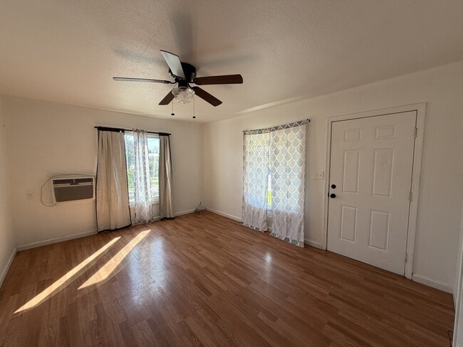 Photo - 1534 Melrose Ave