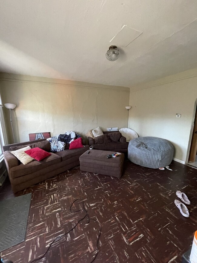 3 Bed 1 Bath close to UWEC! Available June 1st