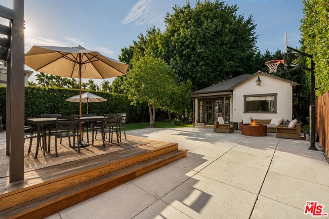 6537 Moore Dr