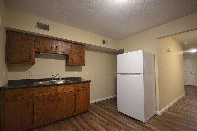 Photo - Pike Apartments Unit D