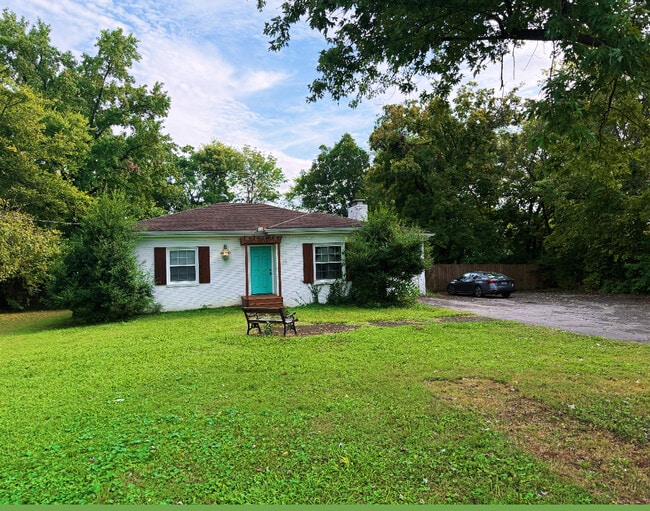 Building Photo - 1118 Thompson Pl