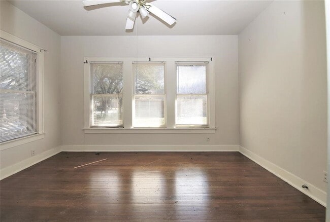 Photo - 1210 La Rue St