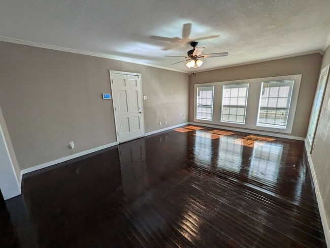 Photo - 3230 Maplewood Ln