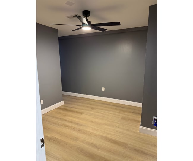427 S Augusta Ave Unit 1A Available $650 1A