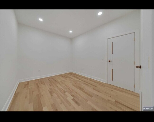 Photo - 25 Russell Ave Unidad Apt 3