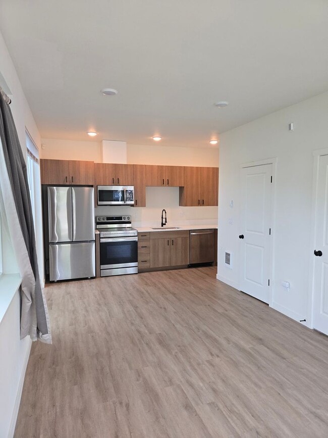 Photo - Sleek & Chic! 2 level 2 Bed/1.5 ba 814 Sf