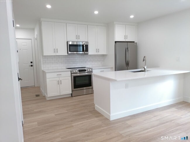 Photo - 365 Broad St Unit 2E