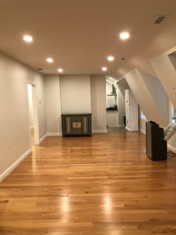 Building Photo - 1932 Hyde Park Ave Unit Apt.3