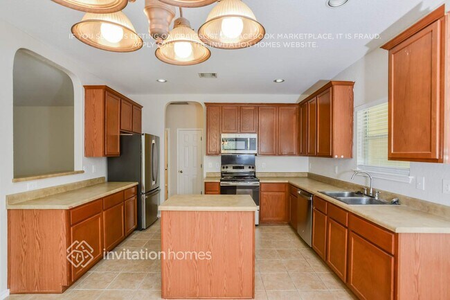 Photo - 710 Campion Red