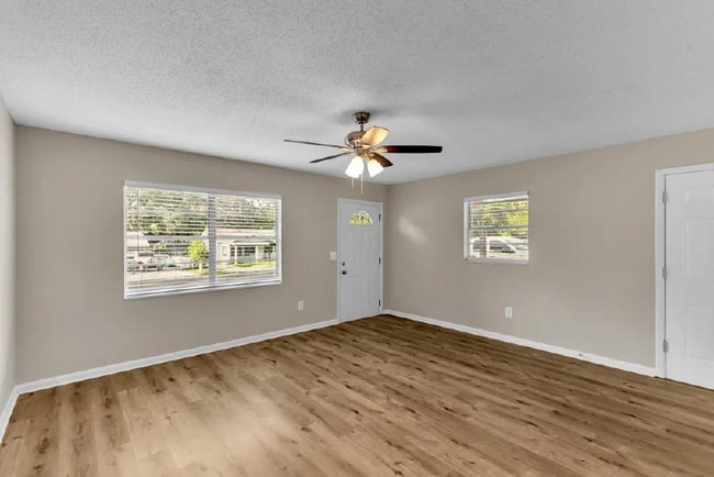 Photo - 910 E Humphrey St