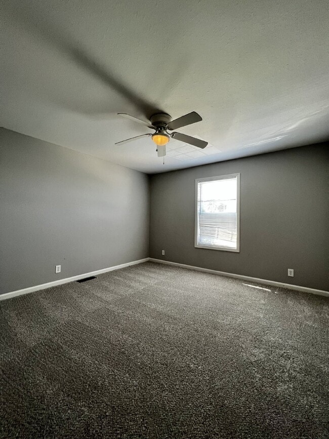 Photo - 253 Executive Ave