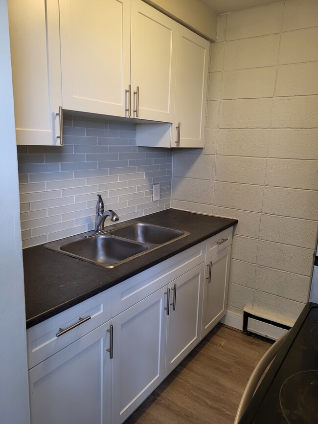 Photo - 21 Stirling Ave S Unit 2