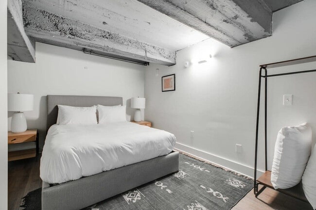 Photo - 150S S Independence Mall W Unidad ID1060948P