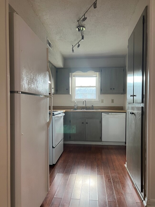 Photo - 205 Marinawoods Dr SE