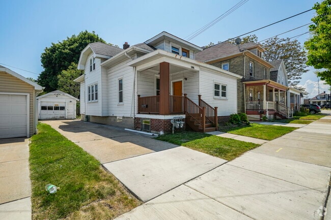 Building Photo - 1411 Goold St Rental