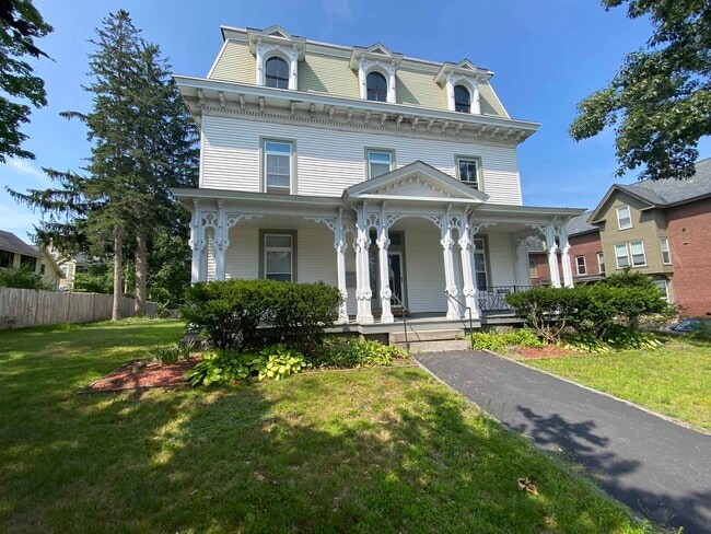 Building Photo - 31 Merrimack St Unit 3