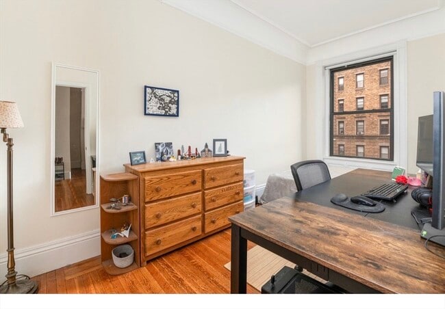Photo - 9 Buswell St Unit 2f