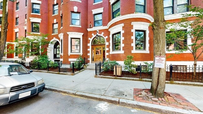 Photo - 102 Gainsborough St Unidad 204E