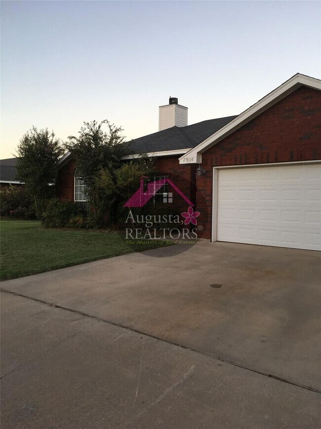 Photo - Spacious home in the Wylie district!