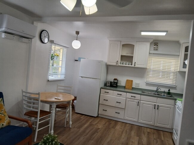 Photo - 10930 Aletta Ave