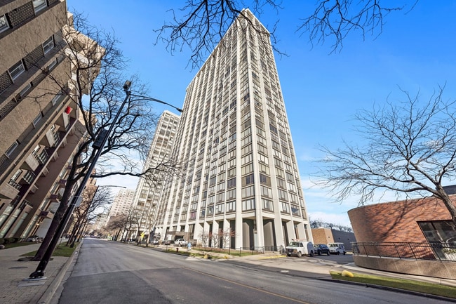 Building Photo - 5445 N Sheridan Rd Unit 2702