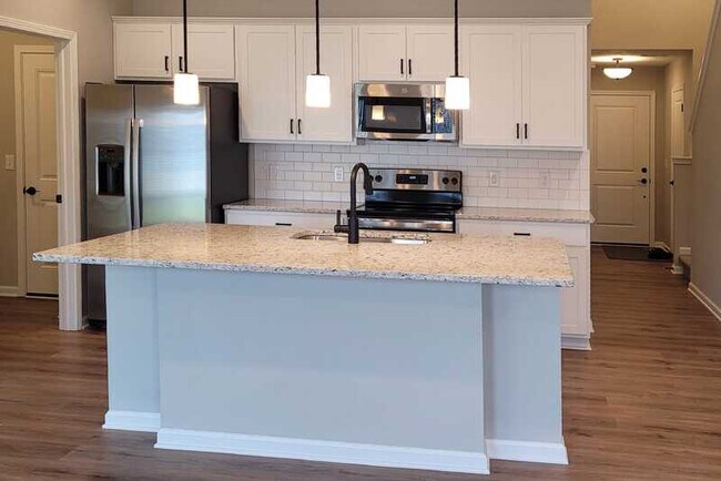 Photo - 3441 Alder Ave