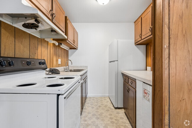 2BR, 1BA - SF - Kitchen - Willow Creek