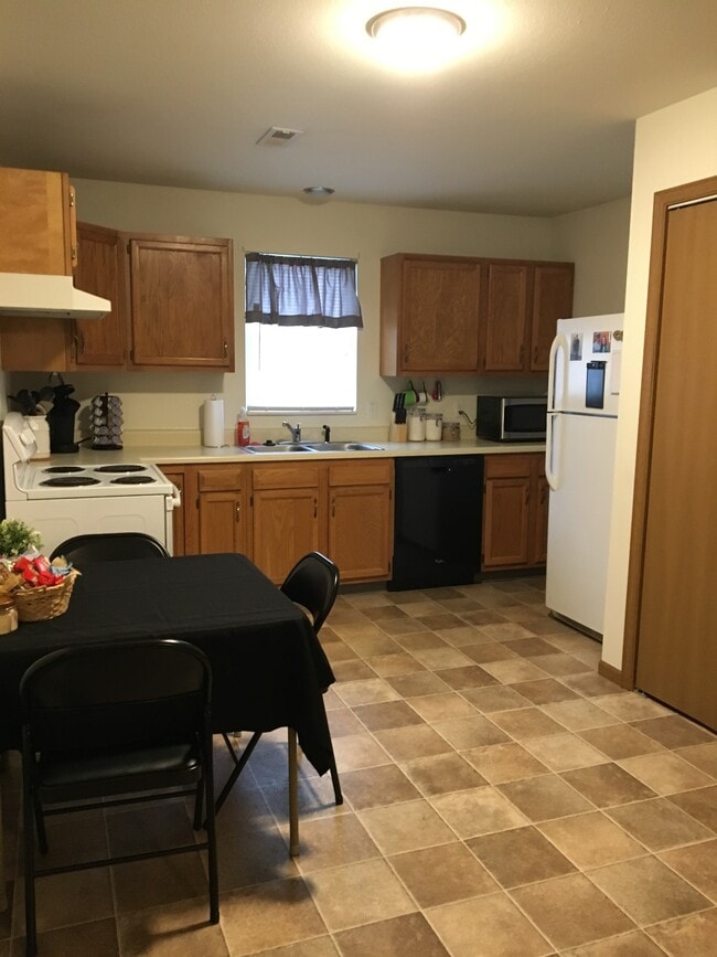 Photo - 333 E 3rd St Unit 1