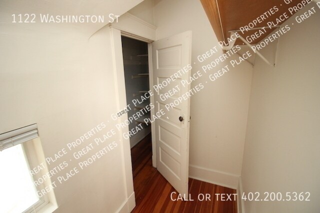 1122 Washington St