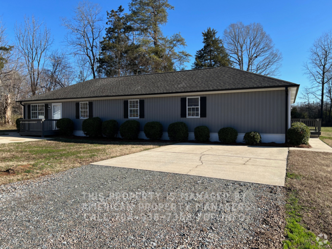 Building Photo - 299 Rustic Rd Rental
