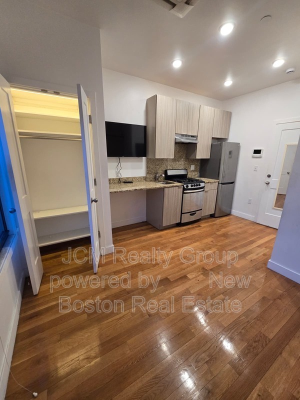 Building Photo - 21 Fifth Street Unit Studio U-24
