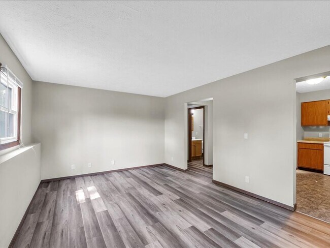 Photo - 112 W Raab Rd Unidad D