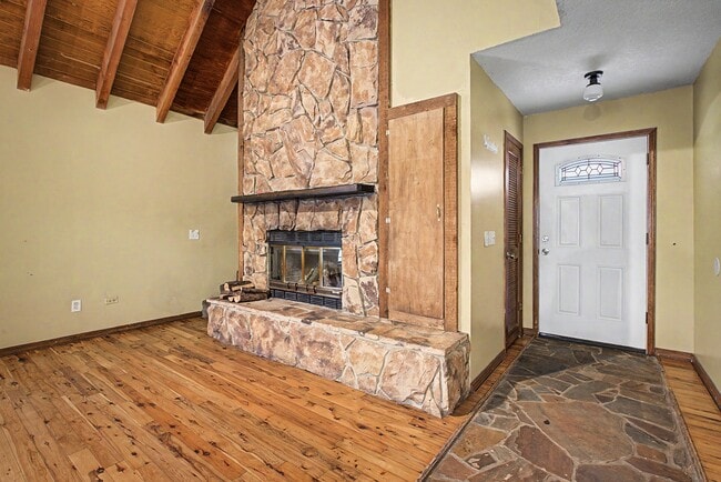 Photo - 302 Bernard Rd