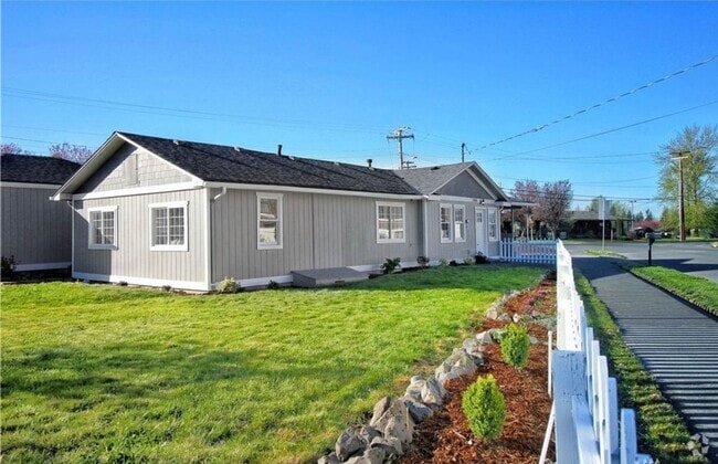 Building Photo - Remodeled Rental