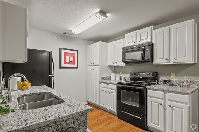2BR, 2BA - 960SF - Kitchen