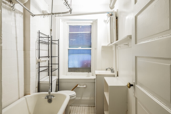 Building Photo - 1832 Biltmore St NW Unit B2