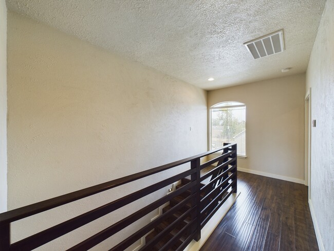 Photo - 2609 Lawrence St