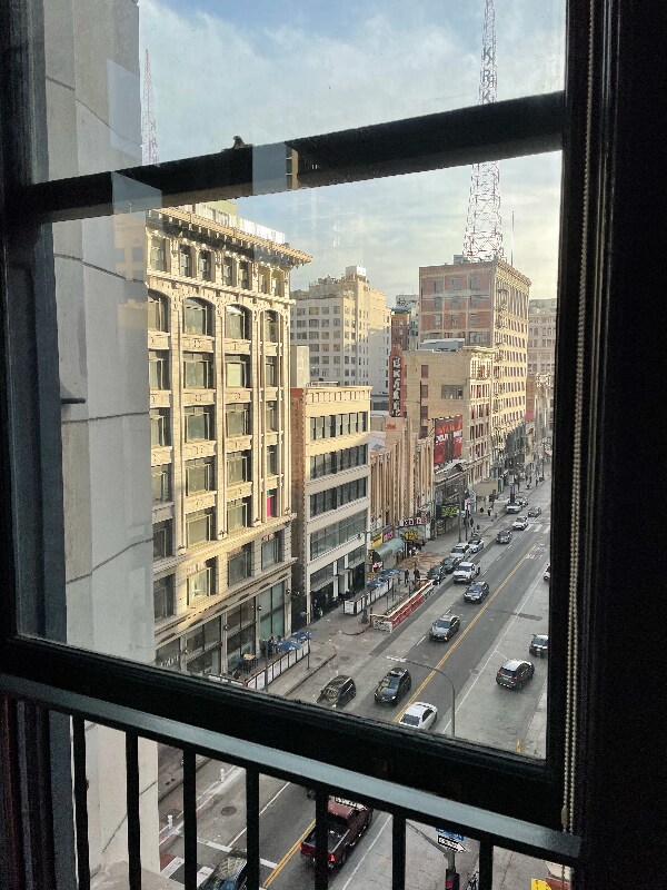 Photo - 315 W 5th St Unidad 309