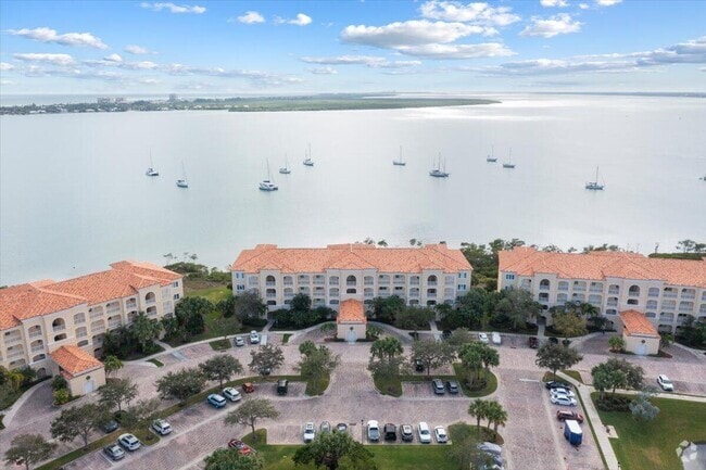 Building Photo - 23 Harbour Isle Dr W Unit 106 Rental