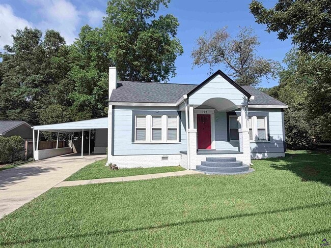 Building Photo - 705 Evergreen St