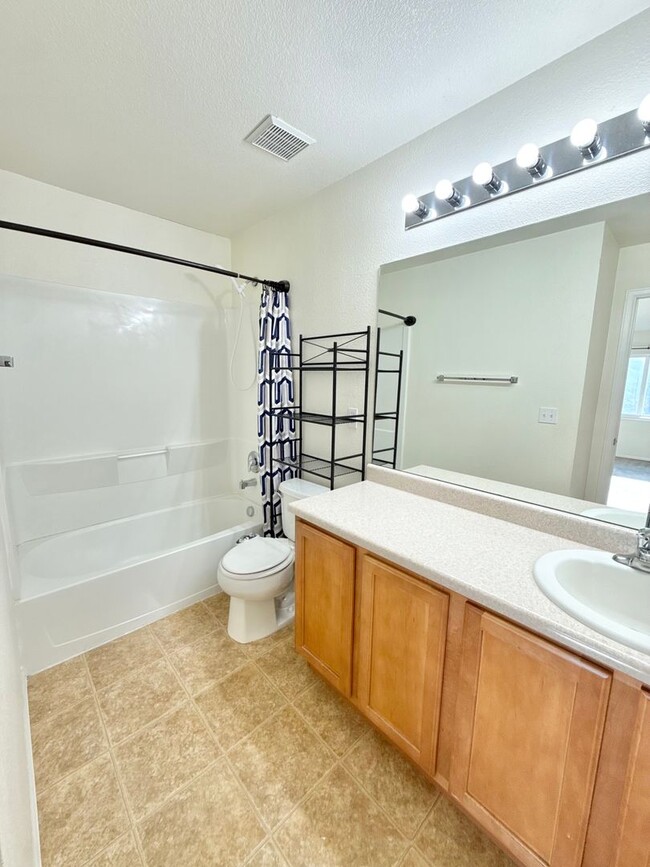 Photo - Cozy 3-bed, 2.5-bath home in desirable Stetson Ridge.