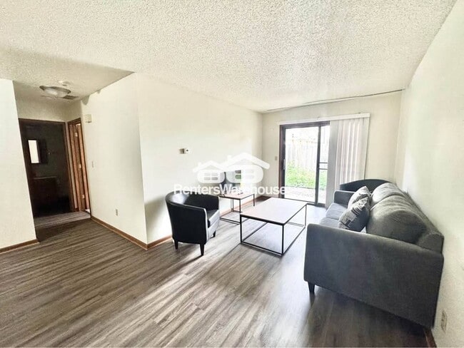 Photo - 1115 W 1st St