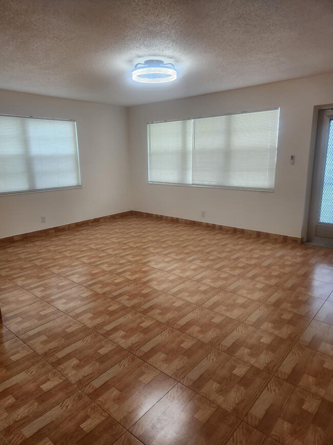 Photo - 346 Windsor N Unit O