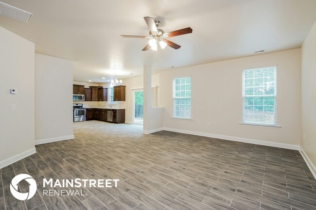 Photo - 201 Sirius St