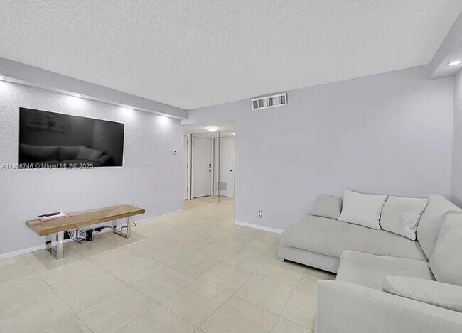 Photo - 1880 S Ocean Dr Unidad 704