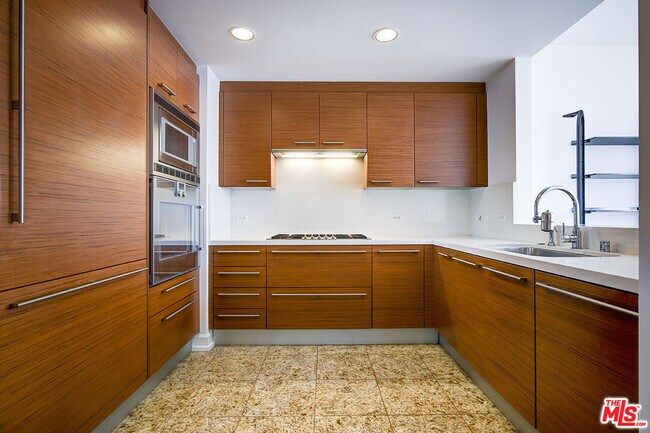 Photo - 900 W Olympic Blvd Condo Unit 31G