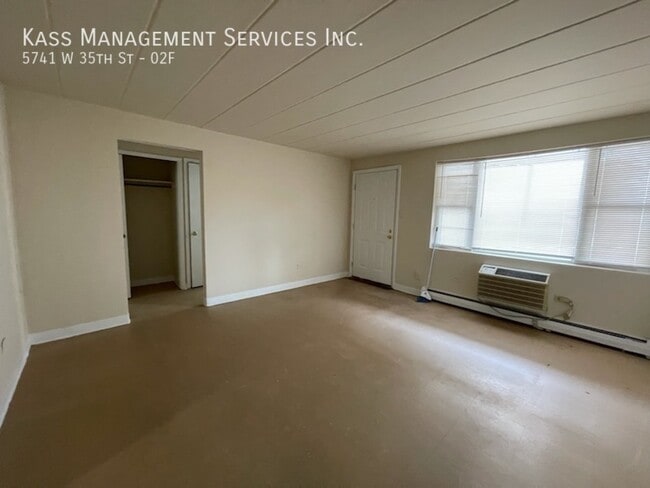 Building Photo - 5741 W 35th St Unit 02F