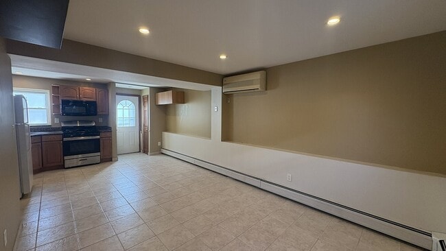 Photo - 86 Notre Dame Ave Unit 1