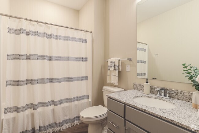 1BR, 1BA - 637SF