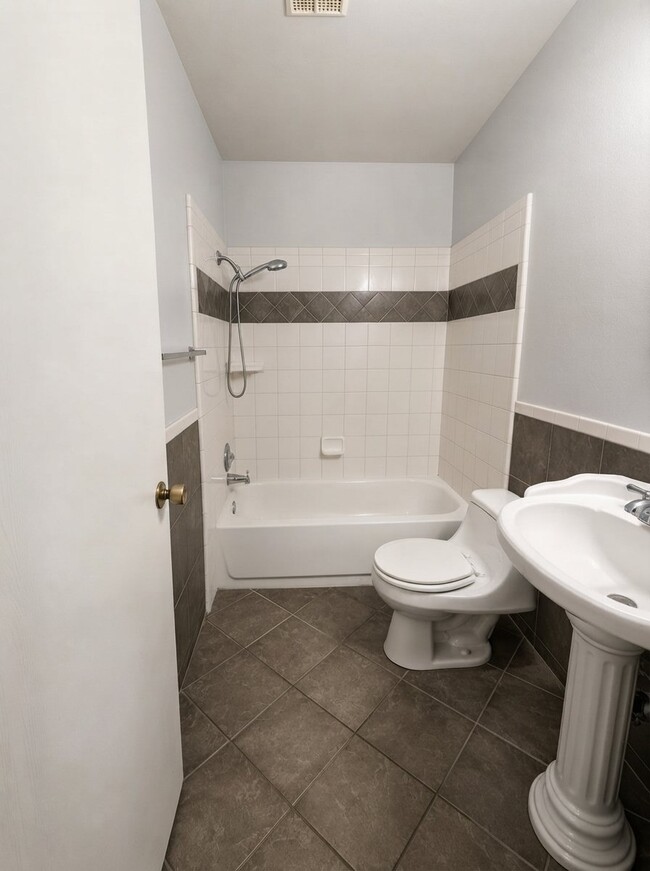 Photo - 2373 Wolf St